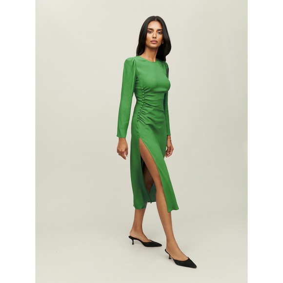 💚 Reformation, Kelly Green Freda Ruched Midi Dress - Picture 2 of 16